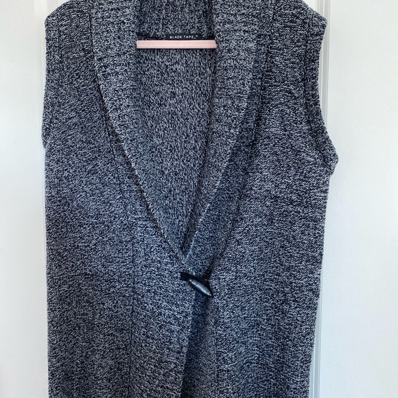 Black Tape_ Cable Knit Grey Sleeveless Vest Top - Picture 10 of 11